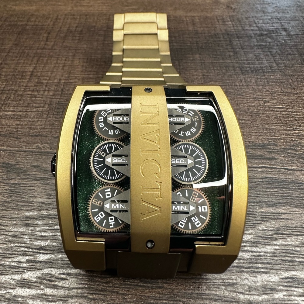 Like new Invicta speedway 35462 in box